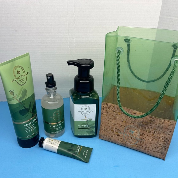 Bath & Body Works Eucalyptus Spearmint Gift Bag Set - Picture 4 of 7